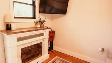 TV, fireplace, offices