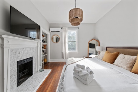 1 bedroom, iron/ironing board, free WiFi, bed sheets. Heritage Suite · Great Location · Free Parking