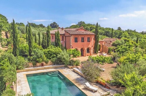Relax in the green, in the municipality of Monteriggioni just 7 km from Siena