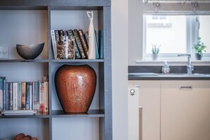 32-inch TV with cable channels - The Beachhouse - 2 Bed Townhouse - Saundersfoot (Saundersfoot)