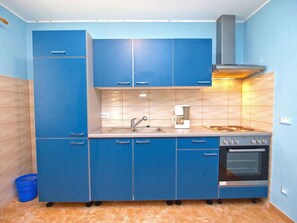 Fridge, oven, stovetop, coffee/tea maker - Holiday apartment with air conditioning (Flengi)