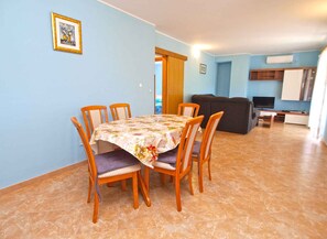 Dining - Holiday apartment with air conditioning (Flengi)