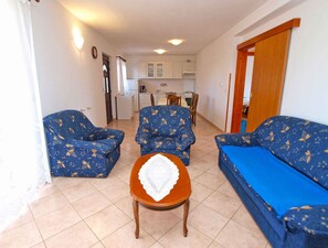 TV - Holiday apartment with air conditioning (Flengi)