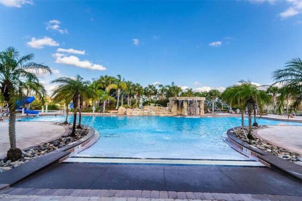 Opvarmet pool