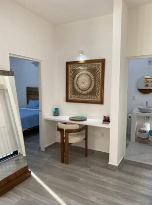 1 habitación, escritorio, tabla de planchar con plancha y wifi gratis 