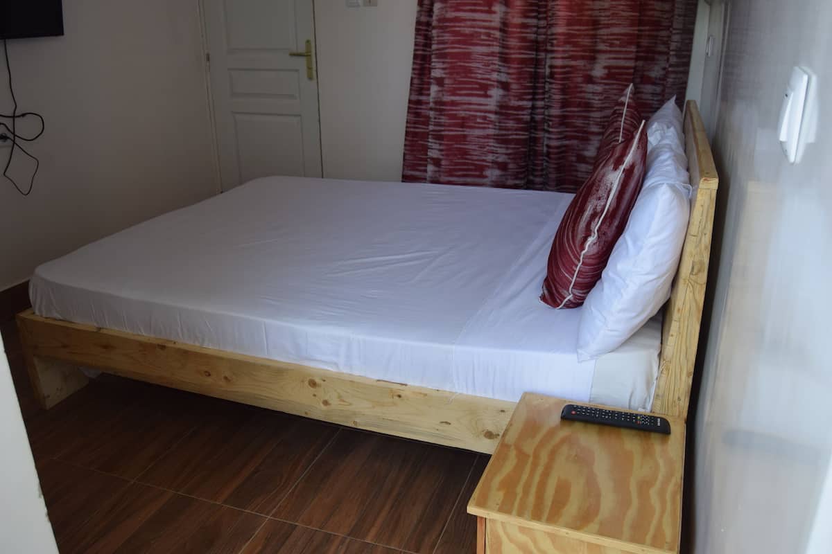 Classic Single Room | Laptop workspace, free WiFi, bed sheets