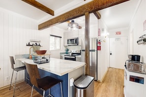 Fridge, microwave, oven, stovetop - Modern lower unit duplex cabin with fireplace, balcony, & EV charger (Fish Camp)
