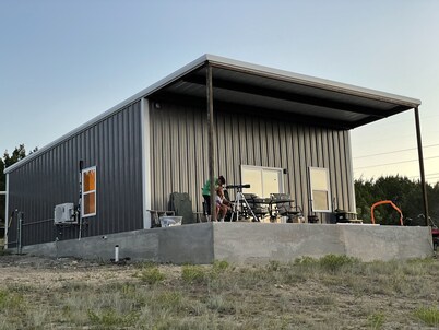 Country cabin, cycling and nature getaway with big views! AC, WiFi, patio.