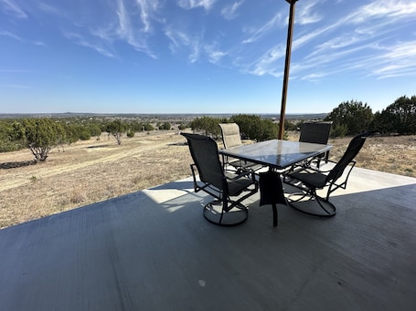 Outdoor dining. Sprague Ranch Cabin: Hill Country Views, Mesquite Firepit, Trails & Pond
