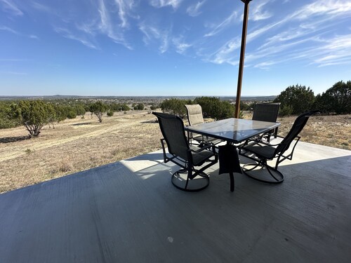 Country cabin, cycling and nature getaway with big views! AC, WiFi, patio.