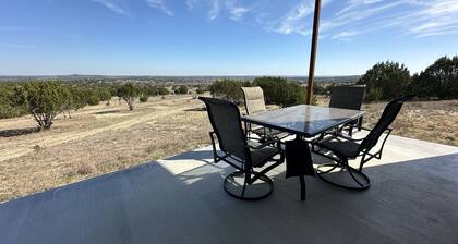 Country cabin, cycling and nature getaway with big views! AC, WiFi, patio.