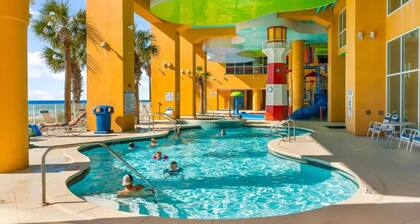 Splash Resort , 2 Beachfront Master bedrooms, 3 Balconies, Free Beach Chair Set