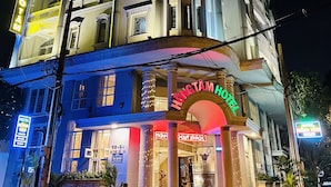 A multi-story building with a prominent "HONG TAM HOTEL" sign. - Hong Tam Hotel (Ho Chi Minh City)