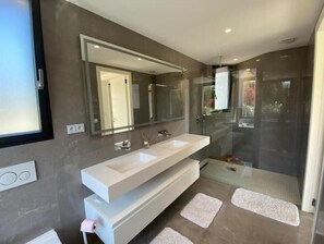 Hårtørrer, håndklæder, Toiletpapir