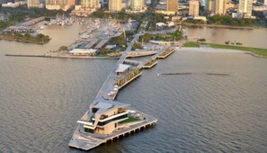 Marina - Dreamy 5 Bed, Heated Pool, 2 Miles from BEACH/ 2 Master Suites (Largo)