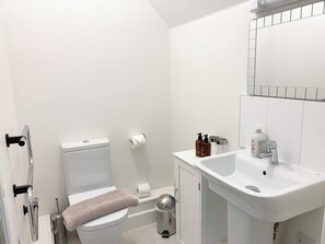Dusche, Haartrockner, Bidet, Handtücher