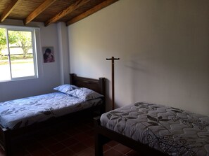 5 bedrooms, iron/ironing board, bed sheets