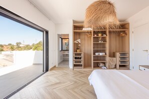 3 bedrooms, iron/ironing board, travel cot, free WiFi