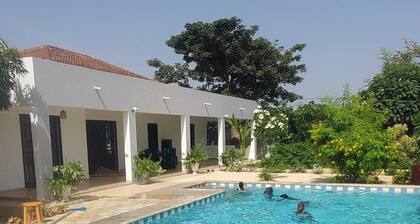 Maison Paisible Avec Arbres Fruitier et Gazon Naturel