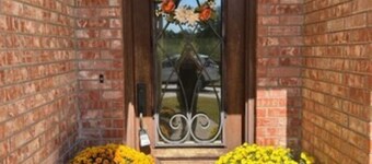 Cozy Executive Condo located in gated community on golf course