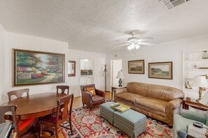 TV, stereo - Charming home near downtown Austin with grill, streaming, washer/dryer, & AC (Austin)