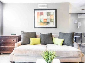 Televisión y chimenea 