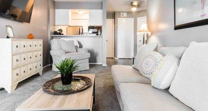 Cute One Bedroom Apartment w. Balcony!
