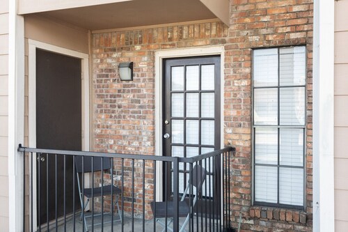 CHARMING CORPORATE APARTMENT IN DFW!
