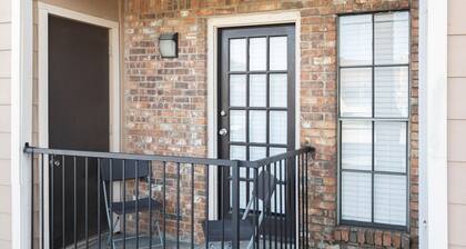 CHARMING CORPORATE APARTMENT IN DFW!