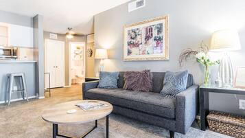 Televisión y chimenea