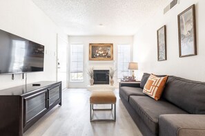 TV, fireplace