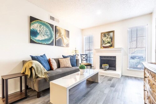 N. Dallas Updated 1 Bedroom Apartment