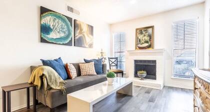 N. Dallas Updated 1 Bedroom Apartment
