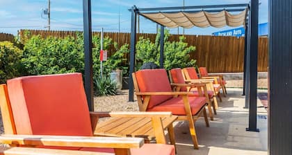 N. Dallas Updated 1 Bedroom Apartment