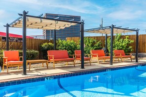 Pool - ONE BEDROOM APARTMENT WITH POOL VIEW! (Dallas)