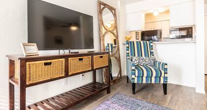 ONE BEDROOM APARTMENT WITH POOL VIEW!