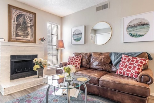 Urban Stay in North Dallas! 1 Bedroom Apt!