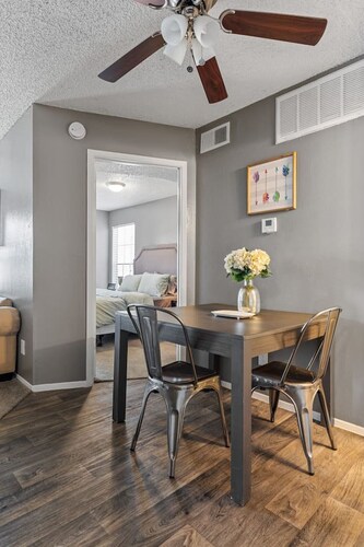 Urban One Bedroom Apartment w. WIFI!