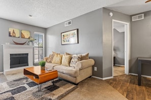 Télévision, cheminée