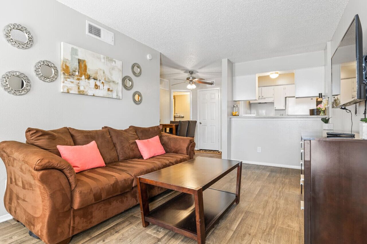 Televisión y chimenea 