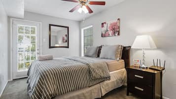 1 Schlafzimmer, Schreibtisch, Bügeleisen/Bügelbrett, Reisekinderbett