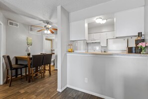 Dining - WORK REMOTELY IN URBAN DFW! (Dallas)