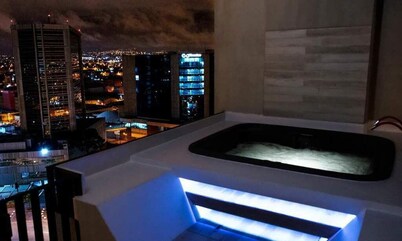 Cozy penthouse with a hot tub and an amazing view. 15 minutes from the airport.