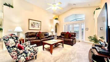 Televisión, reproductor de DVD y futbolito