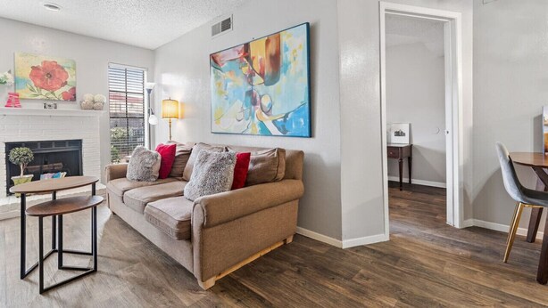 Unclassified image, 1 of 20, button - One Bedroom Apartment- Access to all DFW! (Dallas)