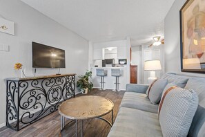 TV, fireplace