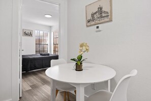 Dining - Cute & Contemporary 1 Bed Apt! Easy Pool Access! (Dallas)