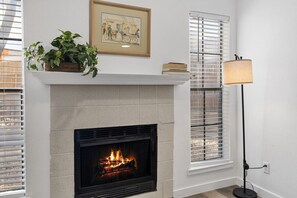 Interior - Cute & Contemporary 1 Bed Apt! Easy Pool Access! (Dallas)