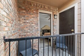 Property grounds - Cute & Contemporary 1 Bed Apt! Easy Pool Access! (Dallas)