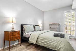 1 bedroom, desk, iron/ironing board, travel crib - ~EXTENDED STAY~ Affordable in DFW! Free WiFi! (Dallas)